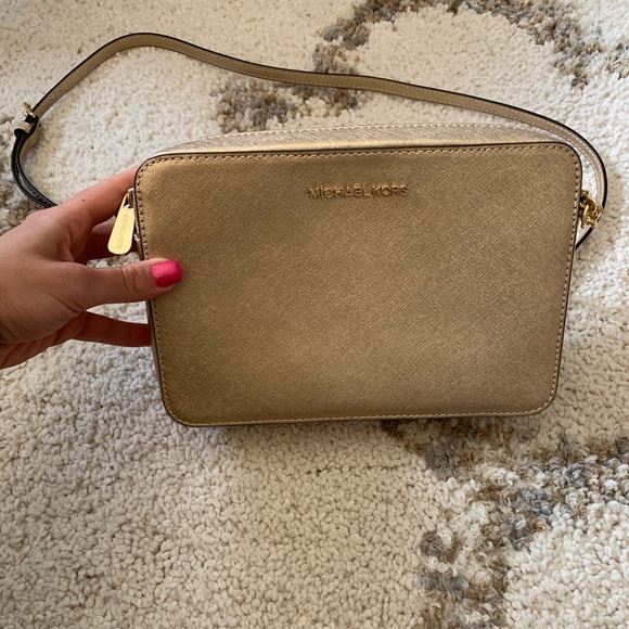 Michael Kors crossbody - Picture 1 of 1